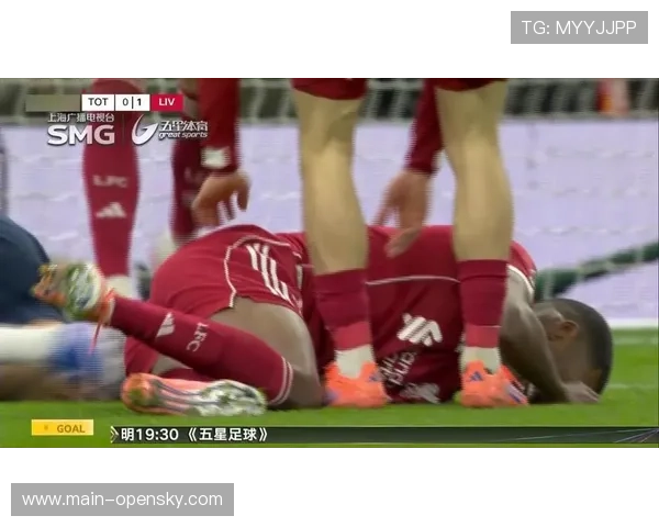 罗梅罗头球绝平瞬间，热刺球员跪地庆祝救赎